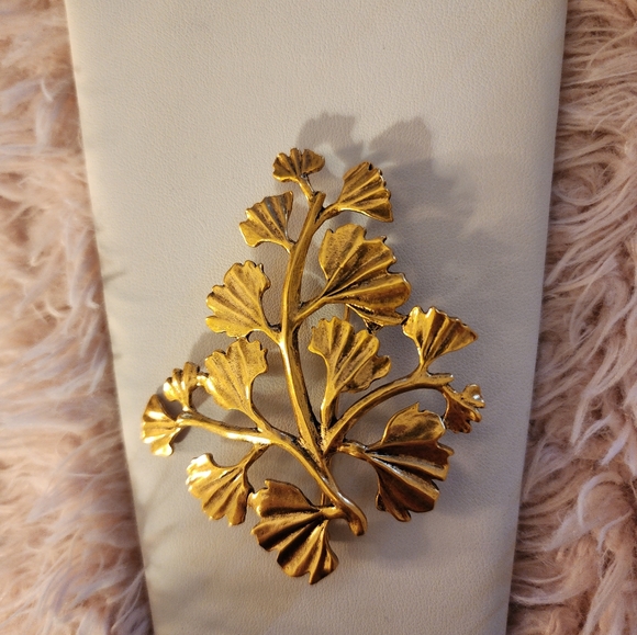 Oscar De La Renta Brooche and Matching Clip on Earrings